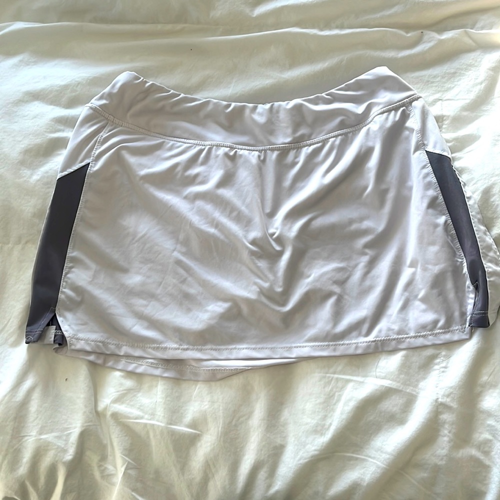 Aguausta, color:white, size: Medium